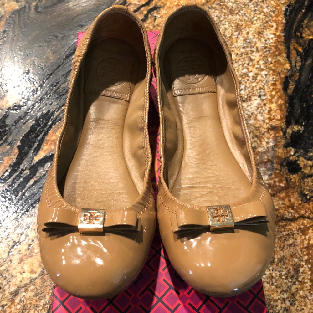 Size 7, Tory Burch Nude flats with bow